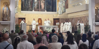El cardenal José Cobo celebra los 70 años de la parroquia de San Vicente de Paúl y anima a ser «Pascua, puerta y puente»: «Que cualquiera que esté solo sepa que esta es su casa»