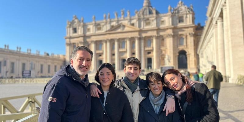 Las familias rezan para que la visita del papa Le&oacute;n XIV &laquo;sea un nuevo Pentecost&eacute;s&raquo;