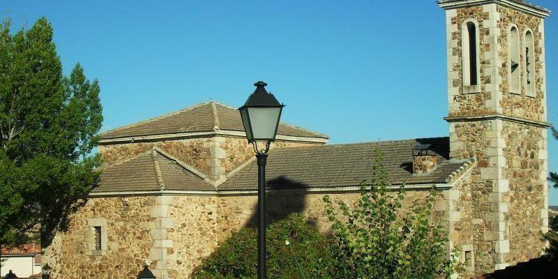 William Javier Su&aacute;rez preside en Gascones los cultos en honor a la Virgen del Rosario, patrona del pueblo