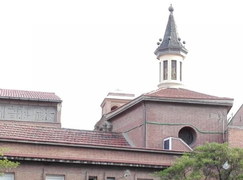 Monseñor Jesús Vidal visita la parroquia de San Roque, de Carabanchel