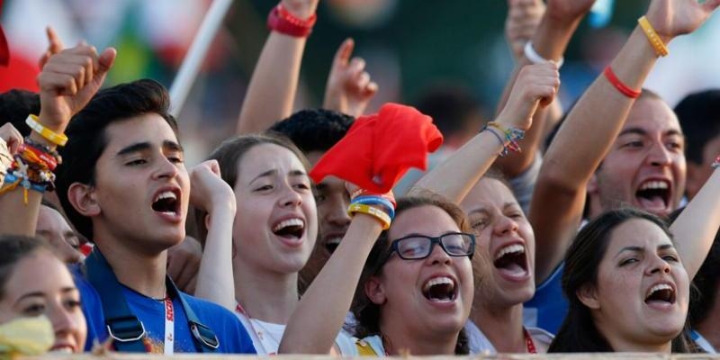 La Mesa de Jóvenes de la Vicaría V se reúne con monseñor José Cobo