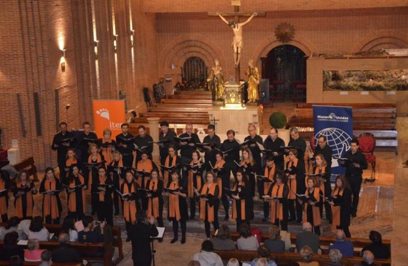 La Iglesia Santa Ana y La Esperanza acoge un concierto de Navidad a beneficio de Manos Unidas ofrecido por la Agrupaci&oacute;n Coral Iter