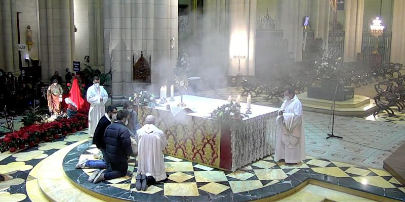 El arzobispo recuerda a los j&oacute;venes que el Bautismo confiere la misi&oacute;n de &laquo;amar, curar con el amor de Dios&raquo;