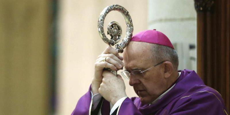 El cardenal preside en la catedral una Eucarist&iacute;a por los sacerdotes y consagrados difuntos