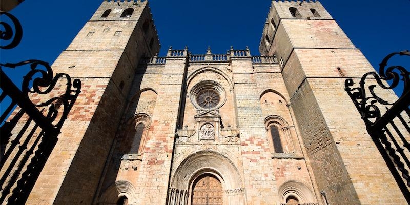 La asociaci&oacute;n Nartex peregrina a Sig&uuml;enza en el 850 aniversario de la consagraci&oacute;n de su catedral