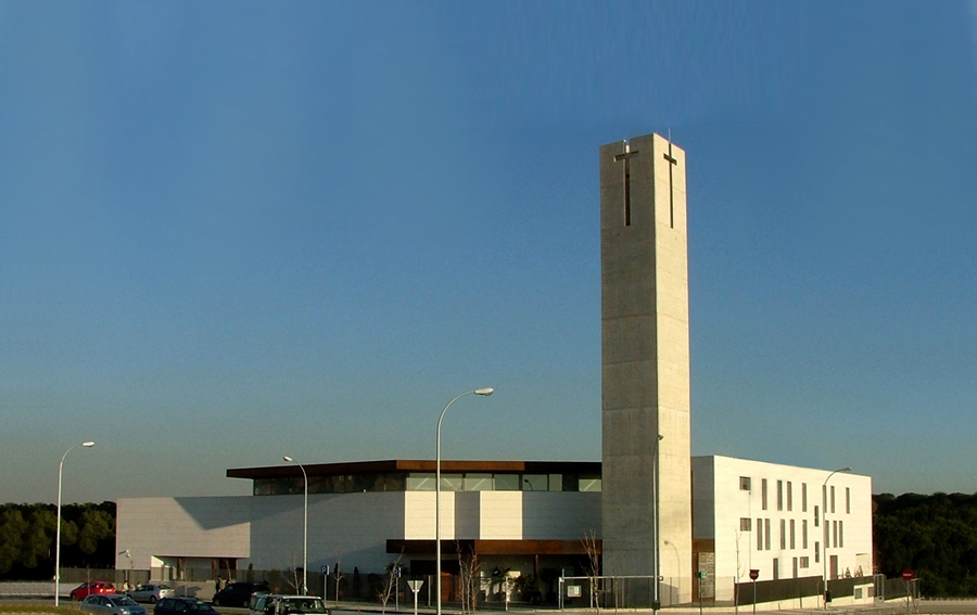 Eucarist&iacute;a del arzobispo de Madrid en la parroquia Santo Tom&aacute;s Moro, de Majadahonda