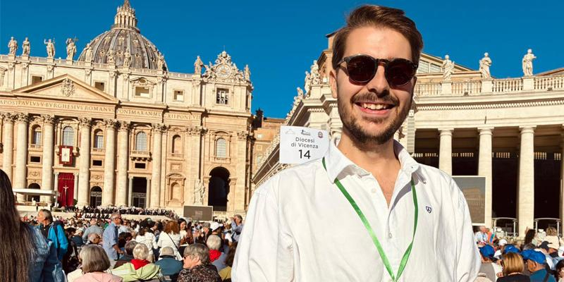 Ángel, joven de 25 años, en el Jubileo de los Catequistas en Roma: «Me he acordado de las catequistas mayores: son quienes sostienen la parroquia sin que se las vea»