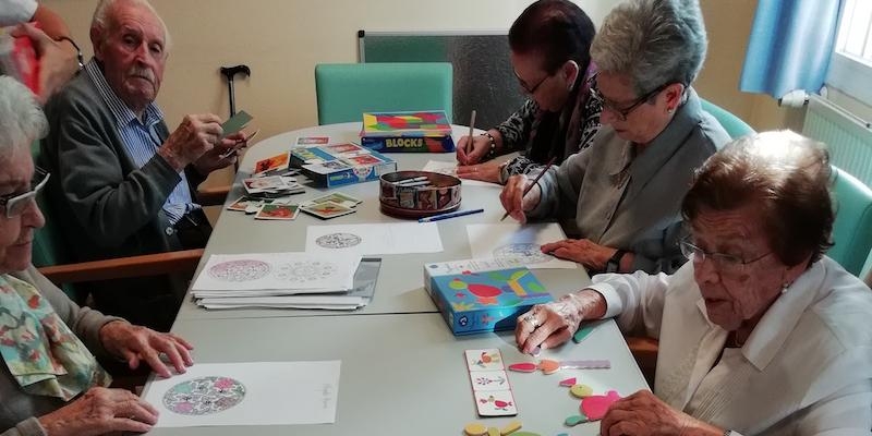 Las colonias urbanas de Cáritas Diocesana de Madrid cuidan a los mayores
