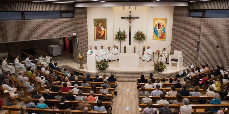 Santa María del Pinar de Chamartín inaugura con una Misa solemne los actos del 50 aniversario de su advocación actual