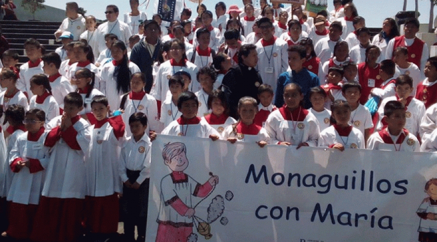 M&aacute;s de 800 monaguillos peregrinan a la bas&iacute;lica de Guadalupe en M&eacute;x