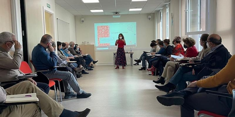 C&aacute;ritas organiza una sesi&oacute;n formativa con el tema '&iquest;C&oacute;mo gestionar alquileres, hipotecas o suministros en la vivienda?'