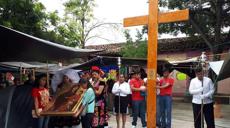 La Cruz y la Virgen de la JMJ consuelan a damnificados por terremoto en México