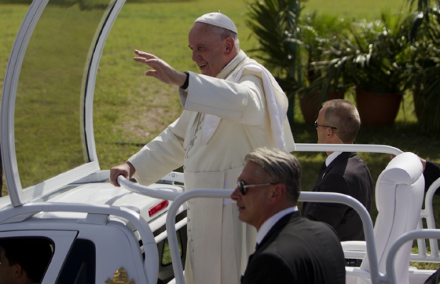 Francisco en Holgu&iacute;n: 'Las casas de misi&oacute;n', signos de la presencia de Dios en Cuba
