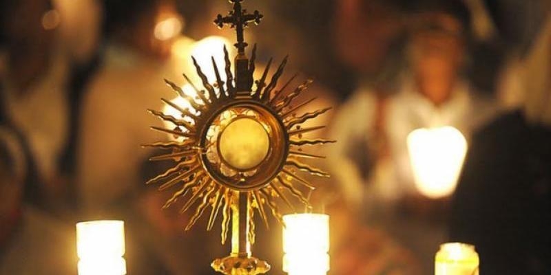 La Adoración Nocturna Española despide el año con un Te Deum en San Martín de Tours