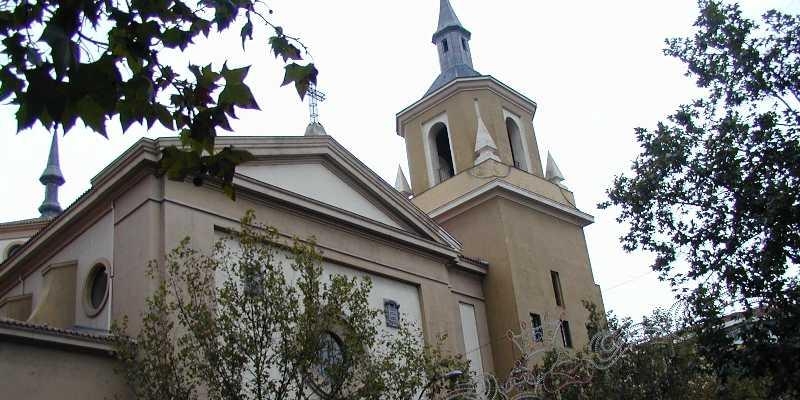 Monseñor Jesús Vidal imparte en San Antonio de Cuatro Caminos los sacramentos de iniciación de adultos