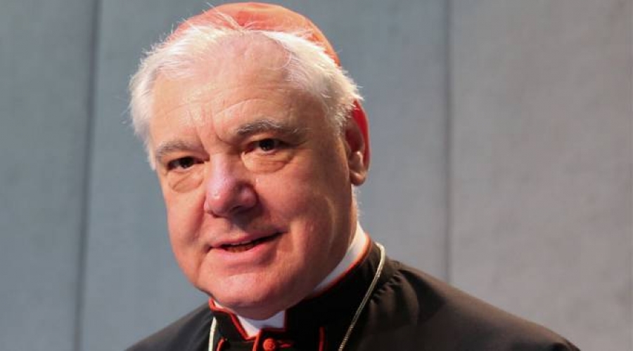 Cardenal M&uuml;ller desmiente a la prensa y niega que el Papa Francisco lo haya maltratado