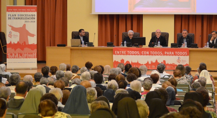 El Seminario se llena de religiosos para conocer el Plan Diocesano de Evangelizaci&oacute;n