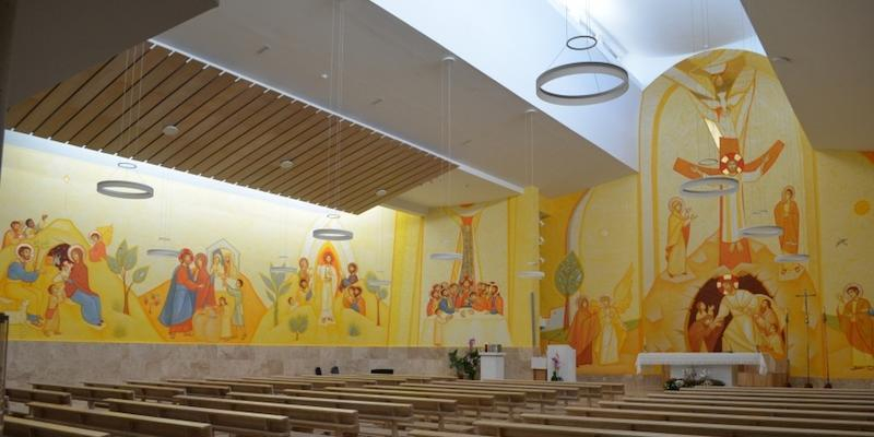 El cardenal Osoro preside una Eucarist&iacute;a con instituci&oacute;n de ministerios de ac&oacute;lito y lector en el colegio Stella Maris La Gavia