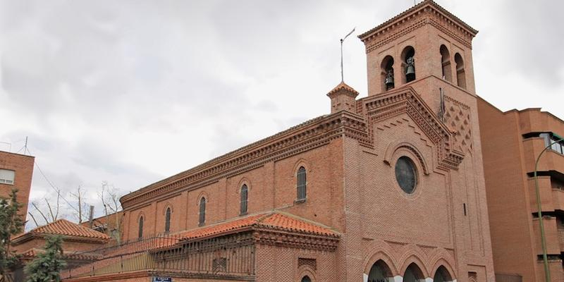 José Luis Díaz administra el sacramento de la Confirmación en Nuestra Señora de la Concepción de Pueblo Nuevo