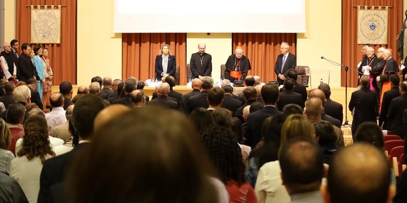 El arzobispo en la UESD: «Los jóvenes reclaman un cambio»