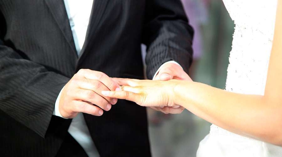 Defiendan el matrimonio en todo lugar, alienta arzobispo a sacerdotes