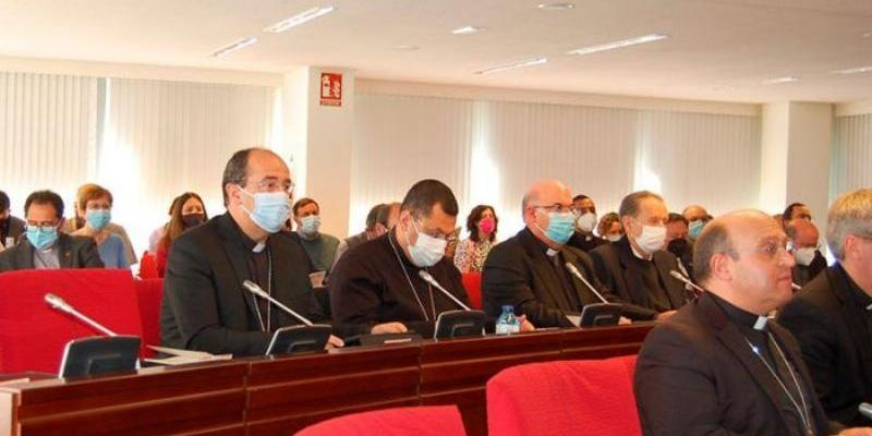 Monse&ntilde;or Mart&iacute;nez Camino participa en el XXVII encuentro de obispos te&oacute;logos
