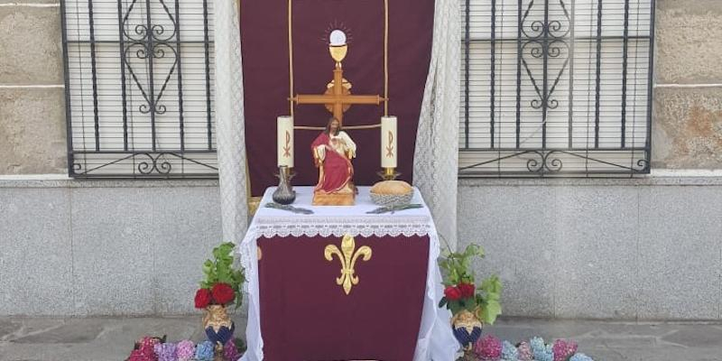 Cabanillas de la Sierra conmemora su fiesta patronal en la solemnidad del Corpus Christi con Misa y procesión