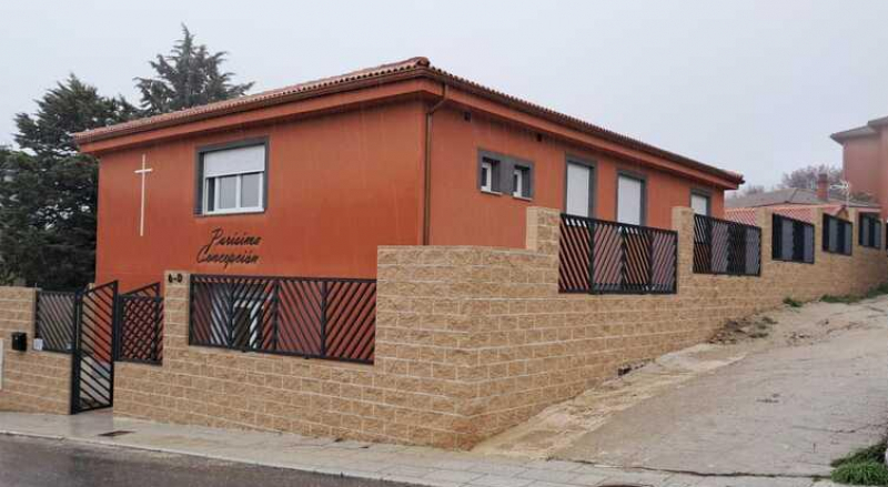 El cardenal Jos&eacute; Cobo preside la misa y bendici&oacute;n de la nueva casa y centro parroquial de Bustarviejo