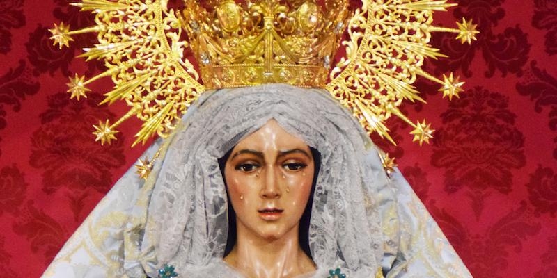 La colegiata de San Isidro acoge los cultos organizados por la hermandad de la Esperanza Macarena en honor a su titular