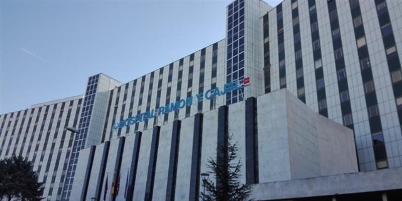 El padre &Aacute;ngel Camino visita en Nochebuena el Hospital Universitario Ram&oacute;n y Cajal