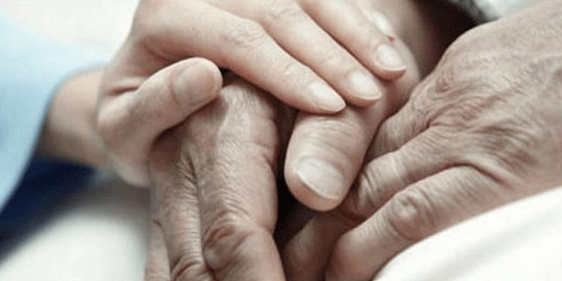 Manuel Mart&iacute;nez-Sell&eacute;s imparte una conferencia en Buen Suceso sobre la eutanasia y los cuidados paliativos