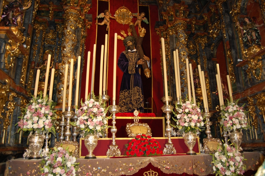 Nuestro Padre Jes&uacute;s del Gran Poder preside un v&iacute;a crucis antes de ser trasladado a su paso procesional