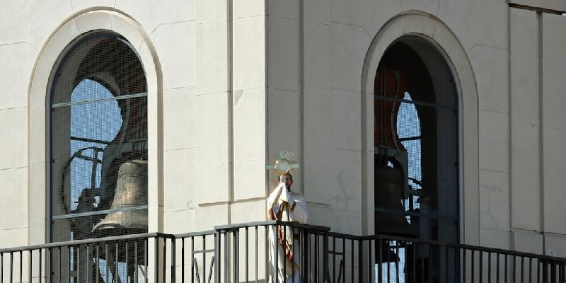 El Sant&iacute;simo bendice Madrid todos los domingos desde la torre de Sant&iacute;simo Cristo de la Victoria
