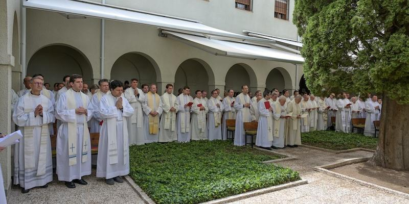 Misa solemne en el monasterio de las Hermanas Oblatas en la fiesta de Jesucristo Sumo y Eterno Sacerdote