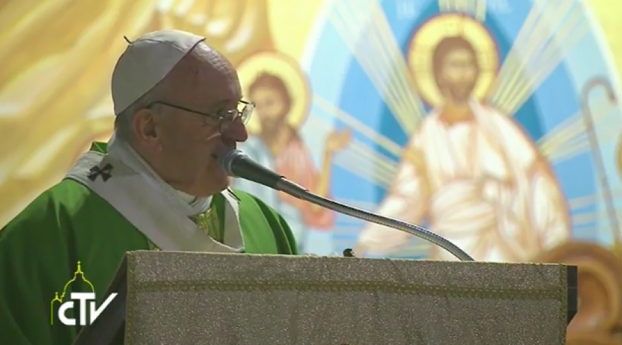 El Papa advierte que los chismorreos destruyen una parroquia