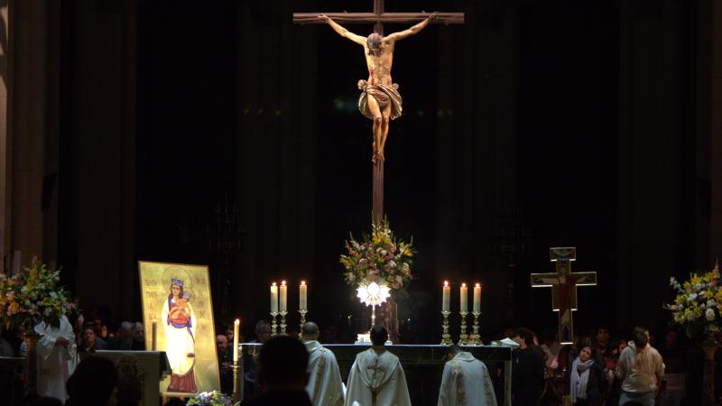 «Velad y Orad», vigilia de Adviento en la catedral de la Almudena organizada por Jóvenes Madrid