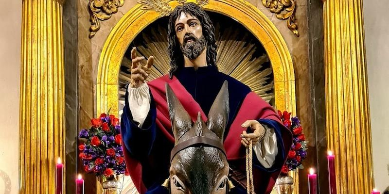 La Hermandad de la Borriquita traslada a Nuestro Padre Jes&uacute;s del Amor hasta la catedral para su salida procesional