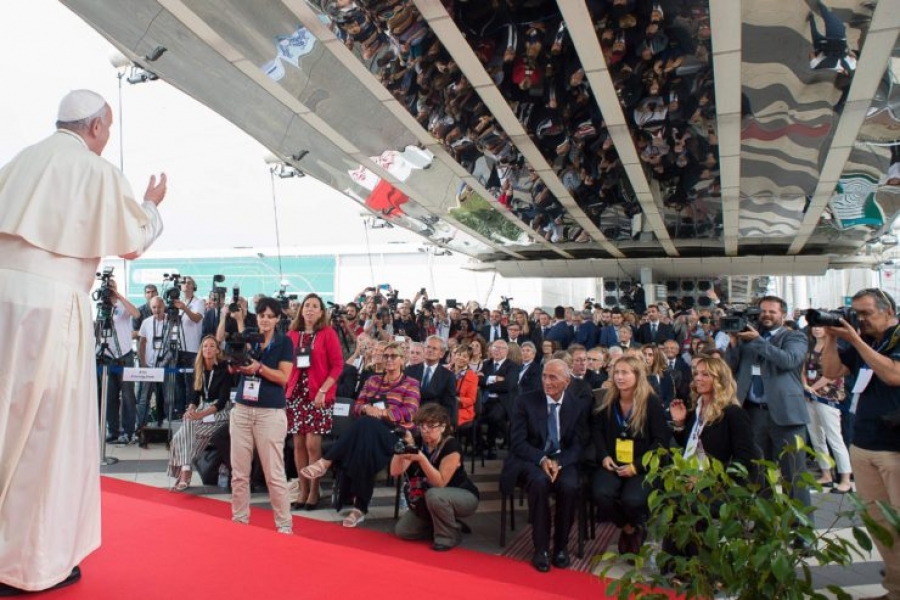 El Papa invita a los m&eacute;dicos a 'buscar la verdad' en 'el misterio de la existencia humana'