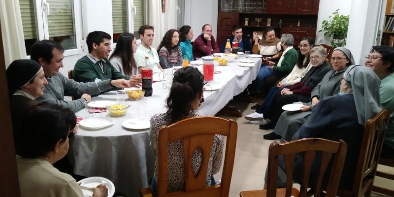 "Luces en la ciudad" trata de acercar a los j&oacute;venes la belleza de la Vida Consagrada en la iglesia de Madrid