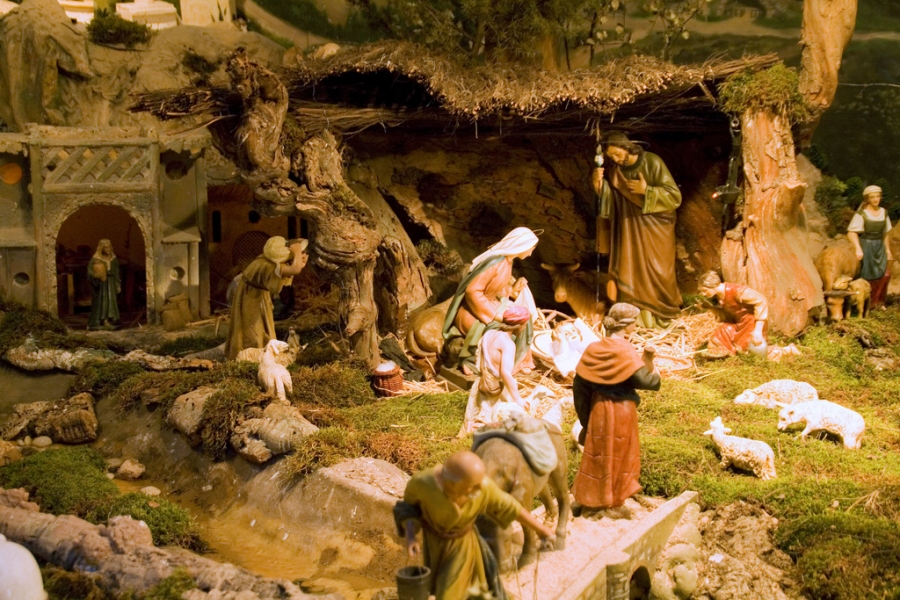 La parroquia Sagrado Coraz&oacute;n instala una carpa con un bel&eacute;n en la plaza de Prosperidad