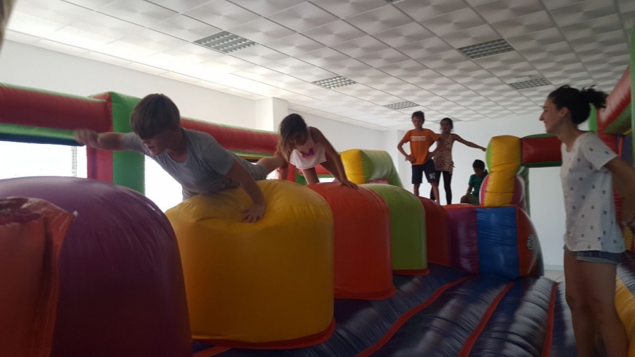 D&iacute;a de diversi&oacute;n para los ni&ntilde;os y ni&ntilde;as de la colonia urbana de C&aacute;ritas Vicar&iacute;a VII