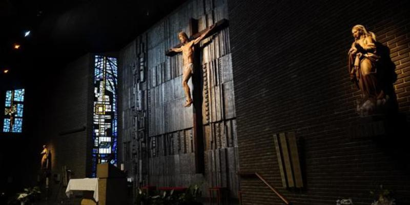 El vicario episcopal de la II celebra una Eucaristía con sacramento de la Confirmación en San Juan Evangelista