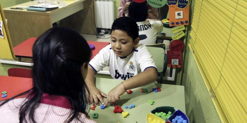 El vicario episcopal de la VIII visita el Colegio Nuestra Señora de las Victorias de la Fundación Afanias
