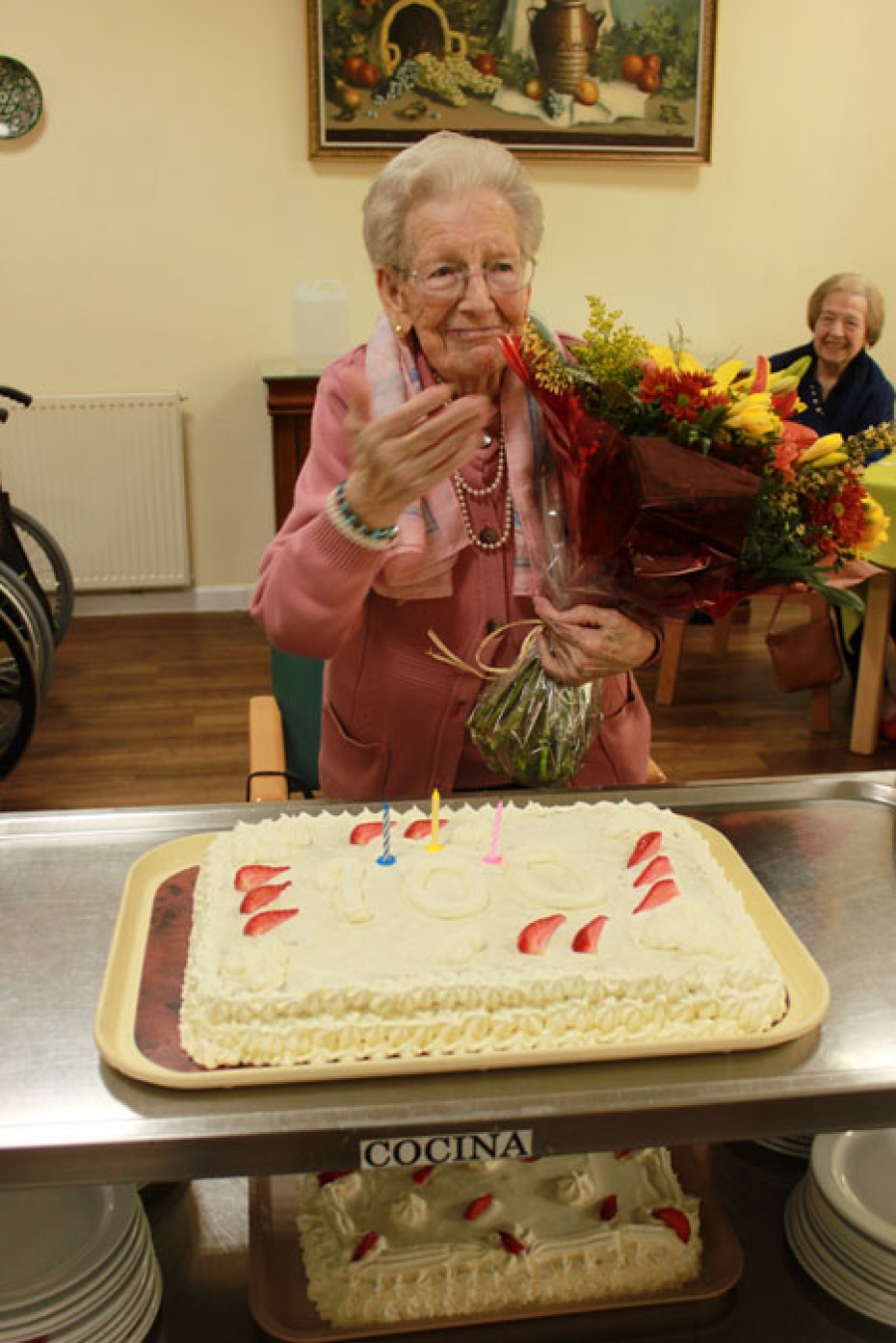 Cumplea&ntilde;os centenario en la Residencia de C&aacute;ritas Madrid