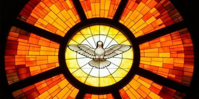 Monse&ntilde;or Mart&iacute;nez Camino imparte el sacramento de la Confirmaci&oacute;n en Sant&iacute;simo Cristo de la Salud