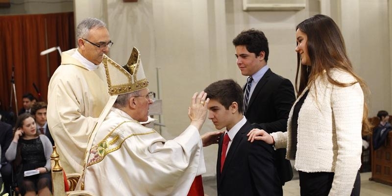 El cardenal pospone su encuentro con j&oacute;venes del Instituto Veritas que han recibido el sacramento de la Confirmaci&oacute;n