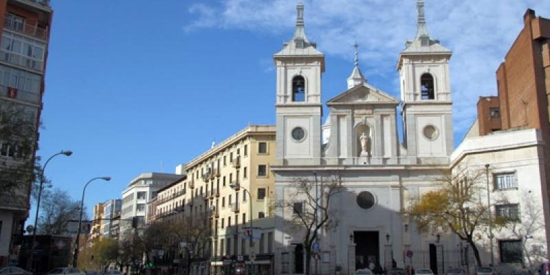 Gil Gonz&aacute;lez preside la toma de posesi&oacute;n del p&aacute;rroco de Santa Teresa y Santa Isabel