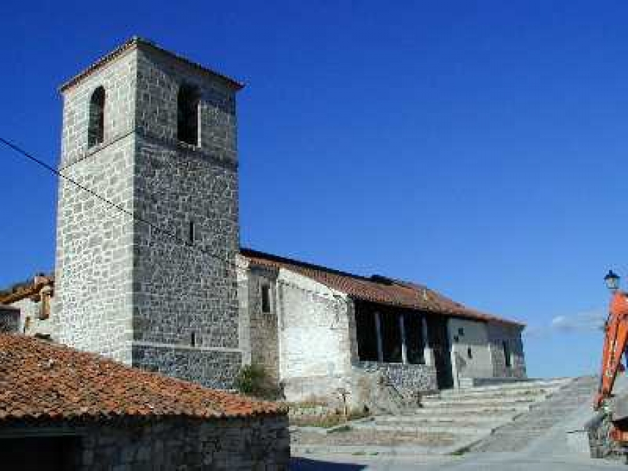 El Vicario Episcopal de la I imparte el sacramento de la Confirmaci&oacute;n en El Berrueco