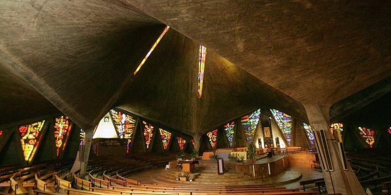 Un grupo de j&oacute;venes reciben el sacramento de la Confirmaci&oacute;n en Nuestra Se&ntilde;ora de Guadalupe
