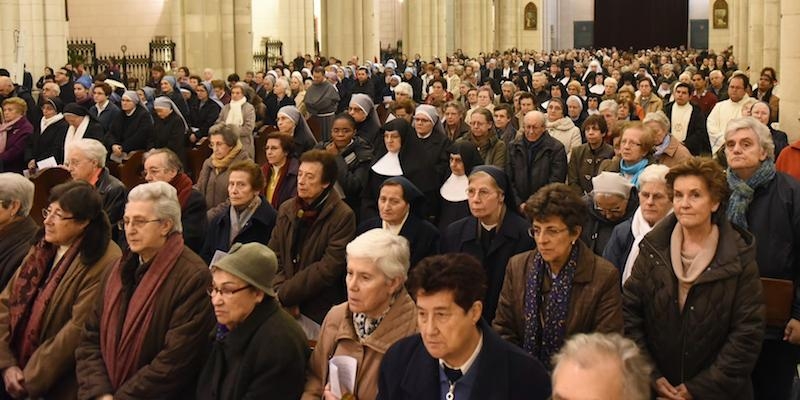 El cardenal Osoro aprovecha la visita pastoral para reunirse con los miembros de la vida consagrada por vicarías